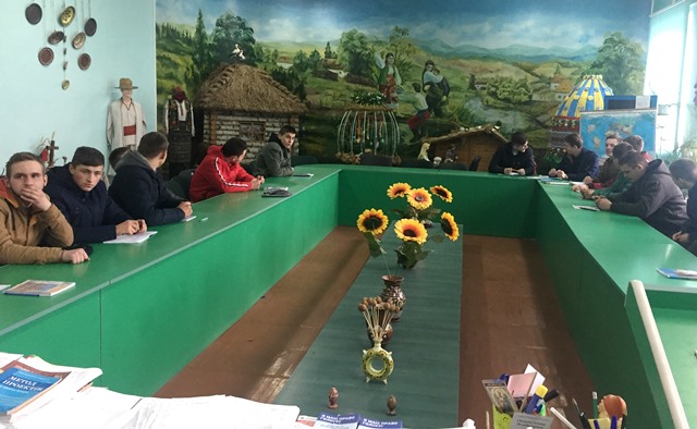 Студенти Борщівського агротехнічного коледжу в очікуванні нашого візиту